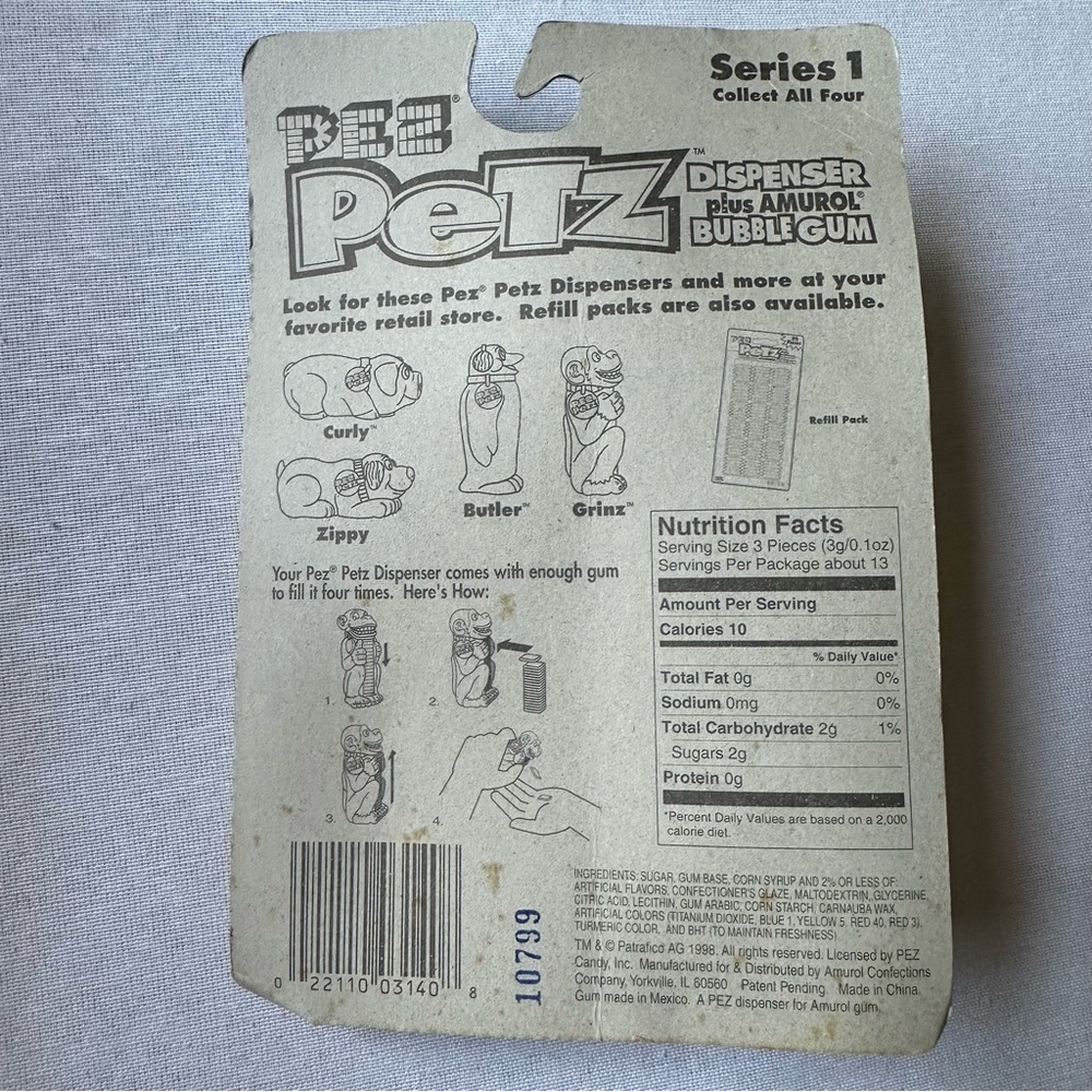 1998 PEZ PETZ “BUTLER” THE PENGUIN DISPENSER PLUS AMURAL BUBBLE GUM - Picture 2 of 2